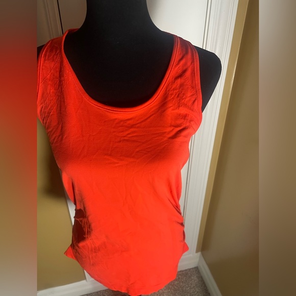 NWT ATHLETA SPEEDLIGHT SEAMLESS TANK SIZE MEDIUM ORANGE - Picture 4 of 10